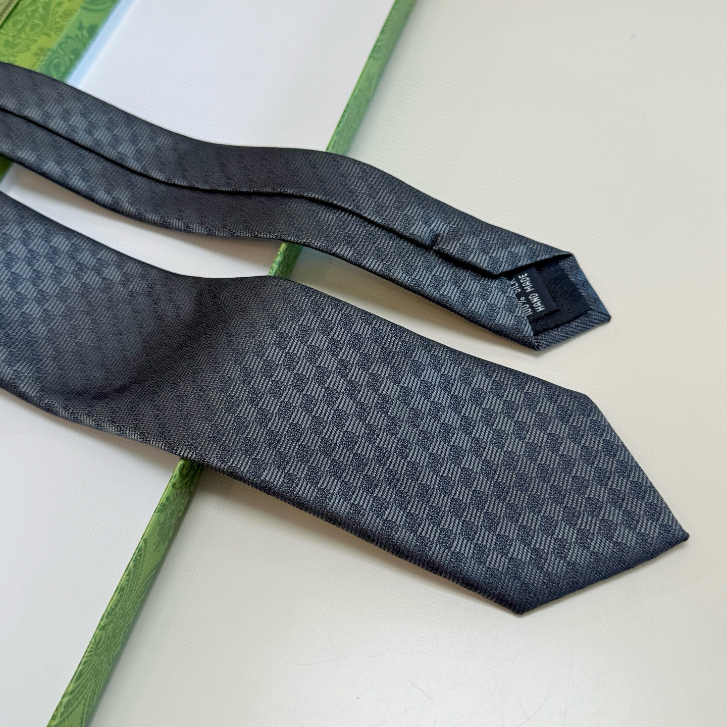 特价P官方同步古奇男款领带【双GG领带】👔👔，稀有🐝🐝展现精湛手工与时尚优雅的理想选择，这款领带将标志性