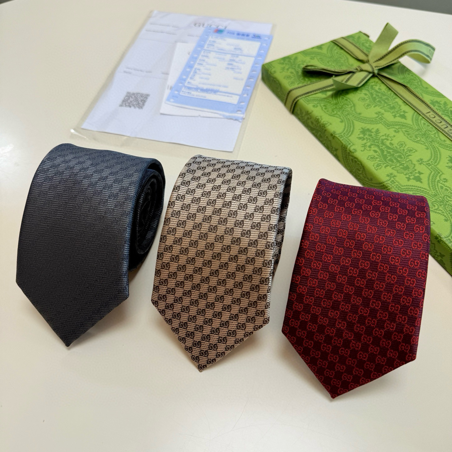 特价P官方同步古奇男款领带【双GG领带】👔👔，稀有🐝🐝展现精湛手工与时尚优雅的理想选择，这款领带将标志性