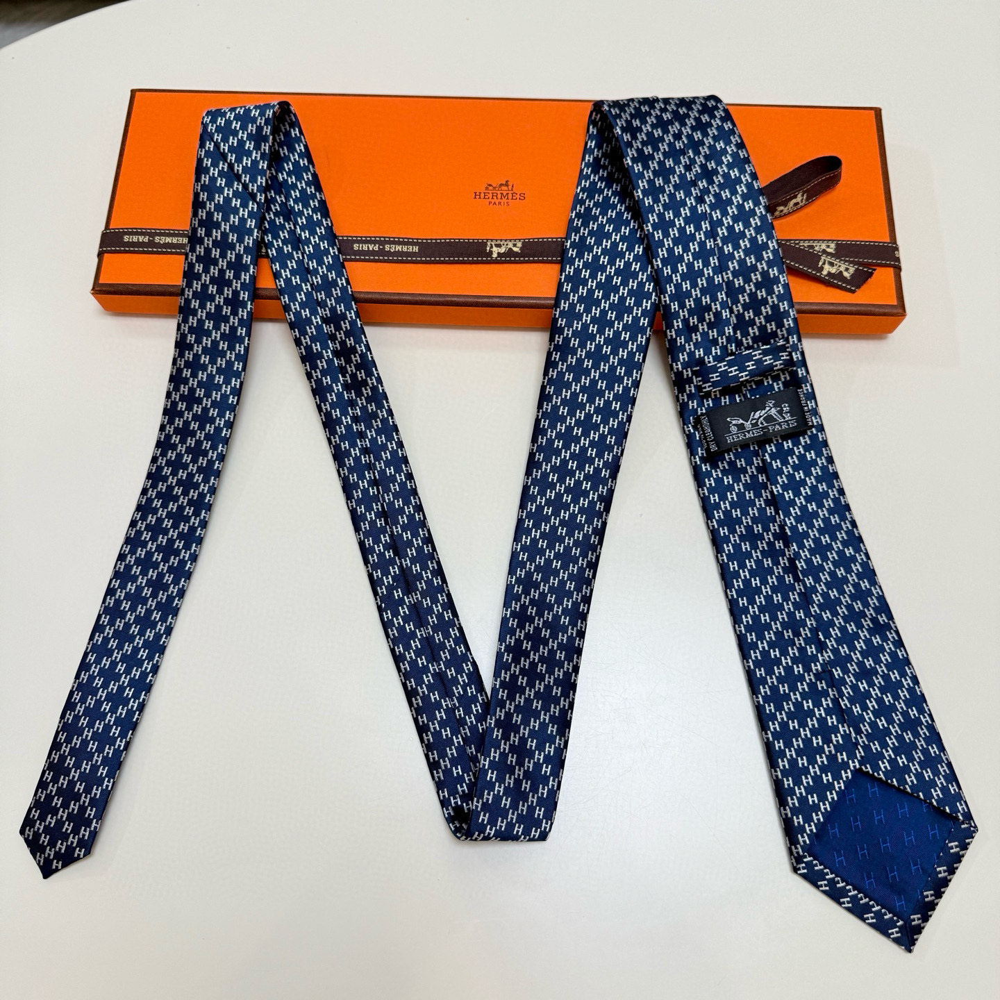 特价特价P男士新款领带系列【H双色链条领带】👔👔，稀有H家每年都有一千条不同印花的领带面世，从最初的多以