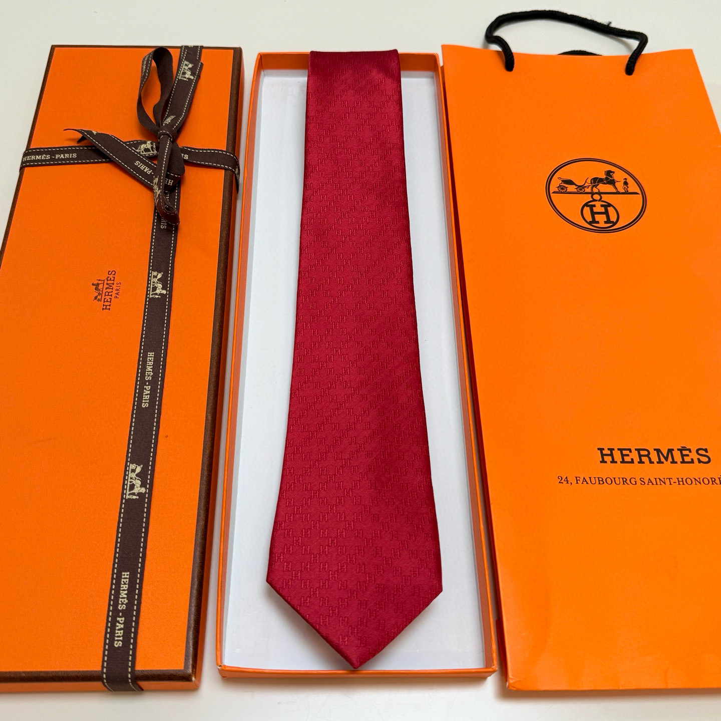 特价特价P男士新款领带系列【H双色链条领带】👔👔，稀有H家每年都有一千条不同印花的领带面世，从最初的多以