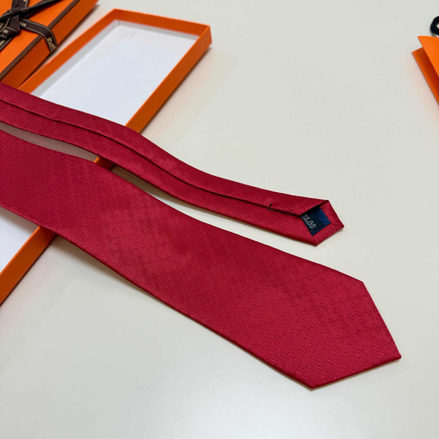 特价特价P男士新款领带系列【H双色链条领带】👔👔，稀有H家每年都有一千条不同印花的领带面世，从最初的多以