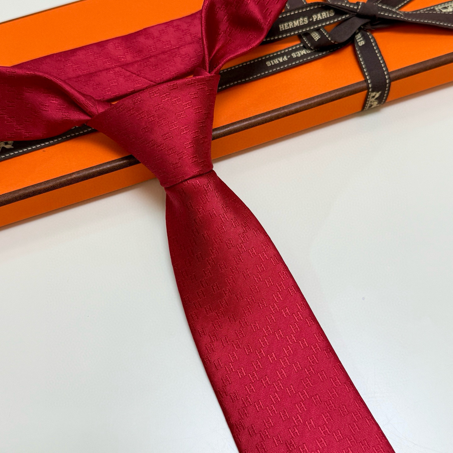 特价特价P男士新款领带系列【H双色链条领带】👔👔，稀有H家每年都有一千条不同印花的领带面世，从最初的多以
