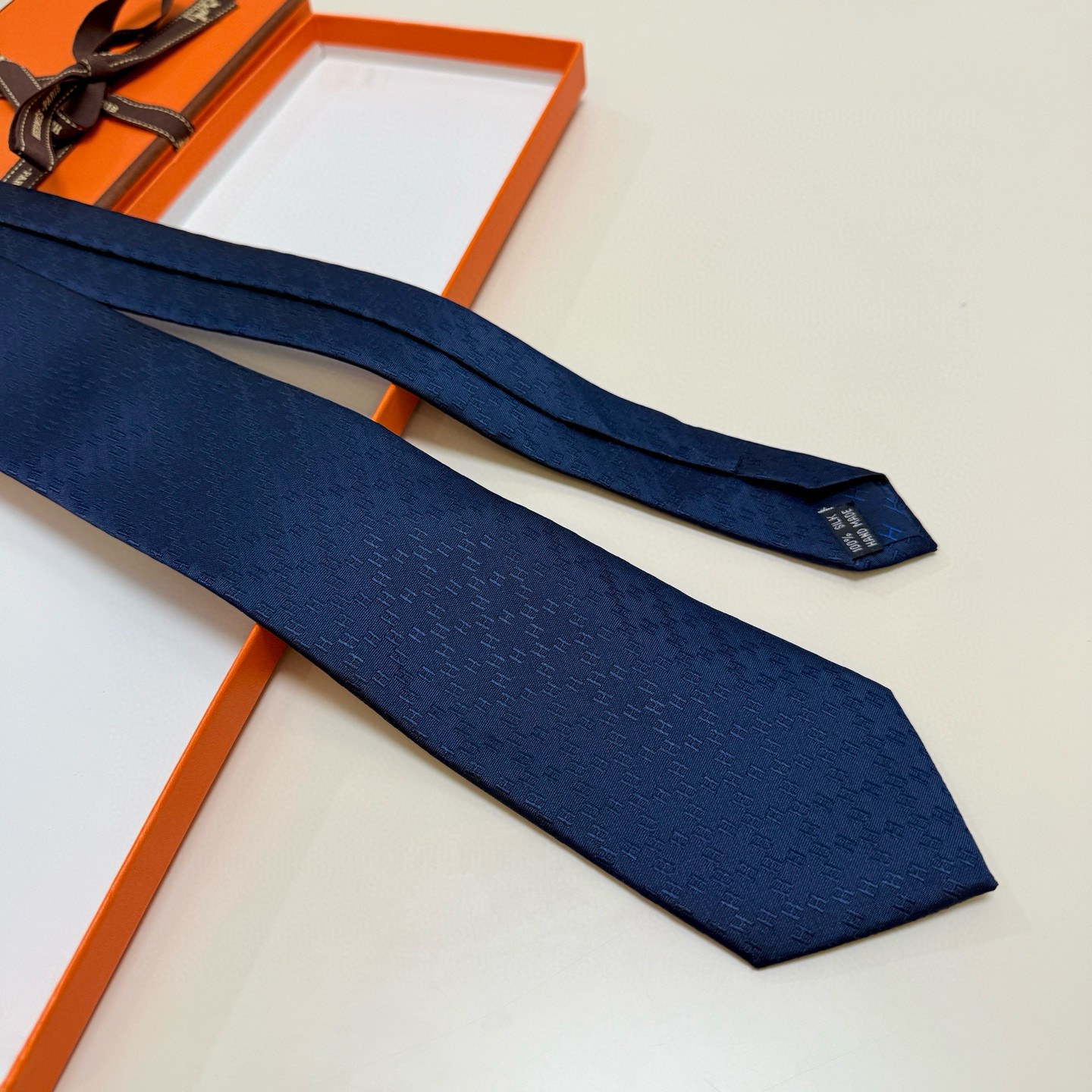 特价特价P男士新款领带系列【H双色链条领带】👔👔，稀有H家每年都有一千条不同印花的领带面世，从最初的多以