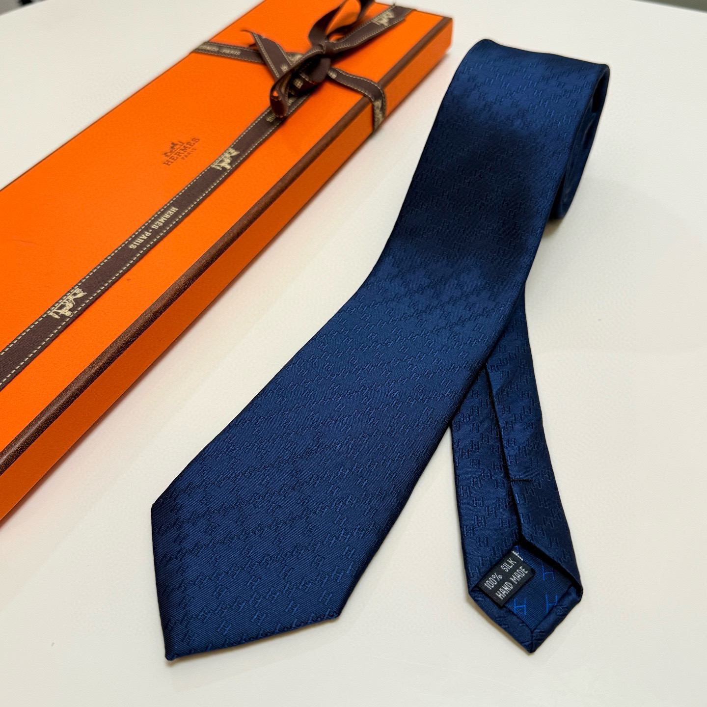 特价特价P男士新款领带系列【H双色链条领带】👔👔，稀有H家每年都有一千条不同印花的领带面世，从最初的多以