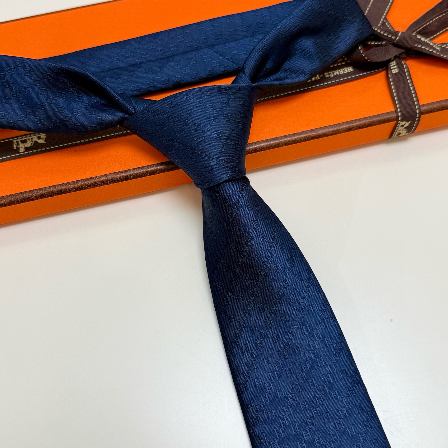 特价特价P男士新款领带系列【H双色链条领带】👔👔，稀有H家每年都有一千条不同印花的领带面世，从最初的多以