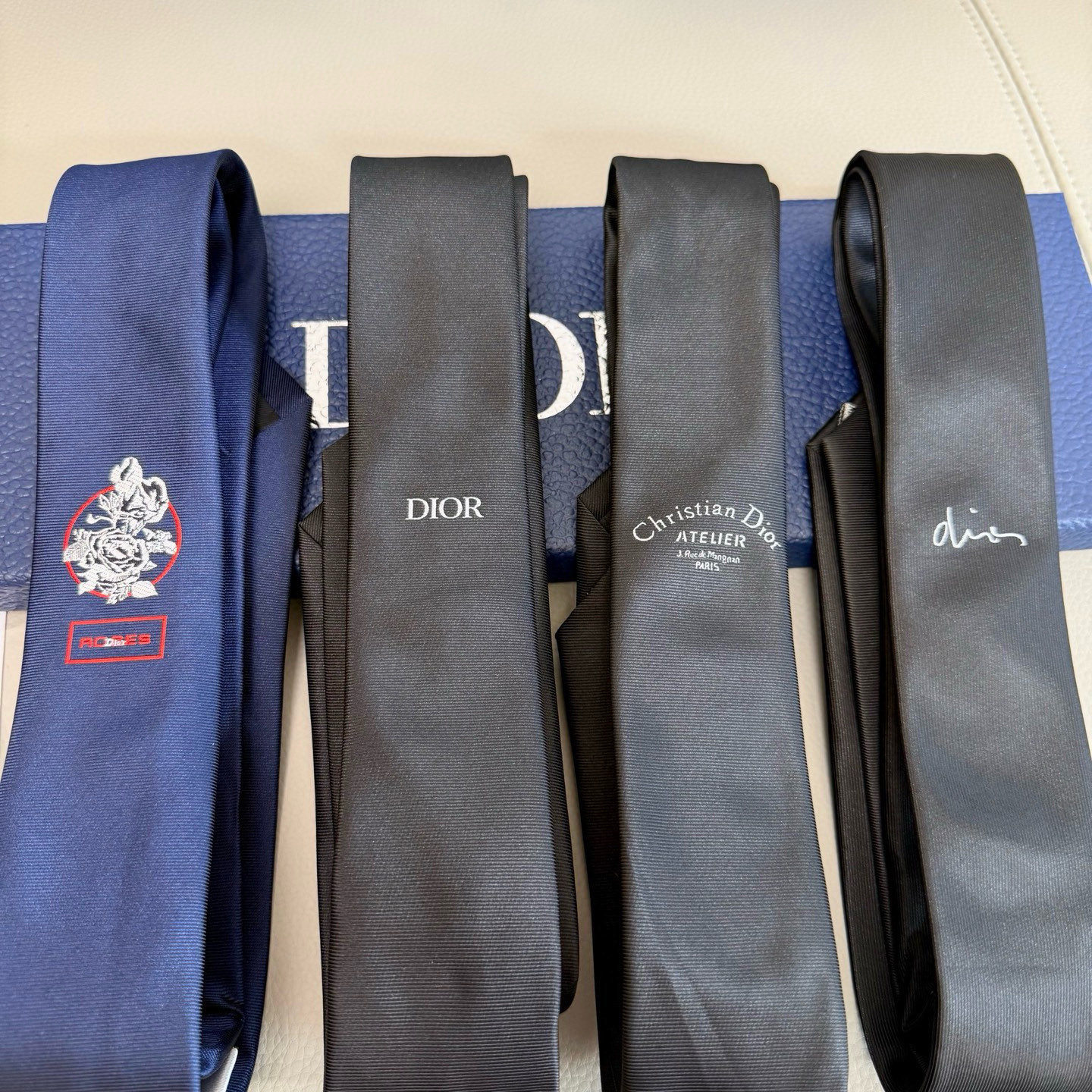 特价💰爆款到👏👏新款迪奥领带 👔👔Dior男士稀有😻😻展现精湛手工与时尚优雅的理想选择，这款采用DO家最