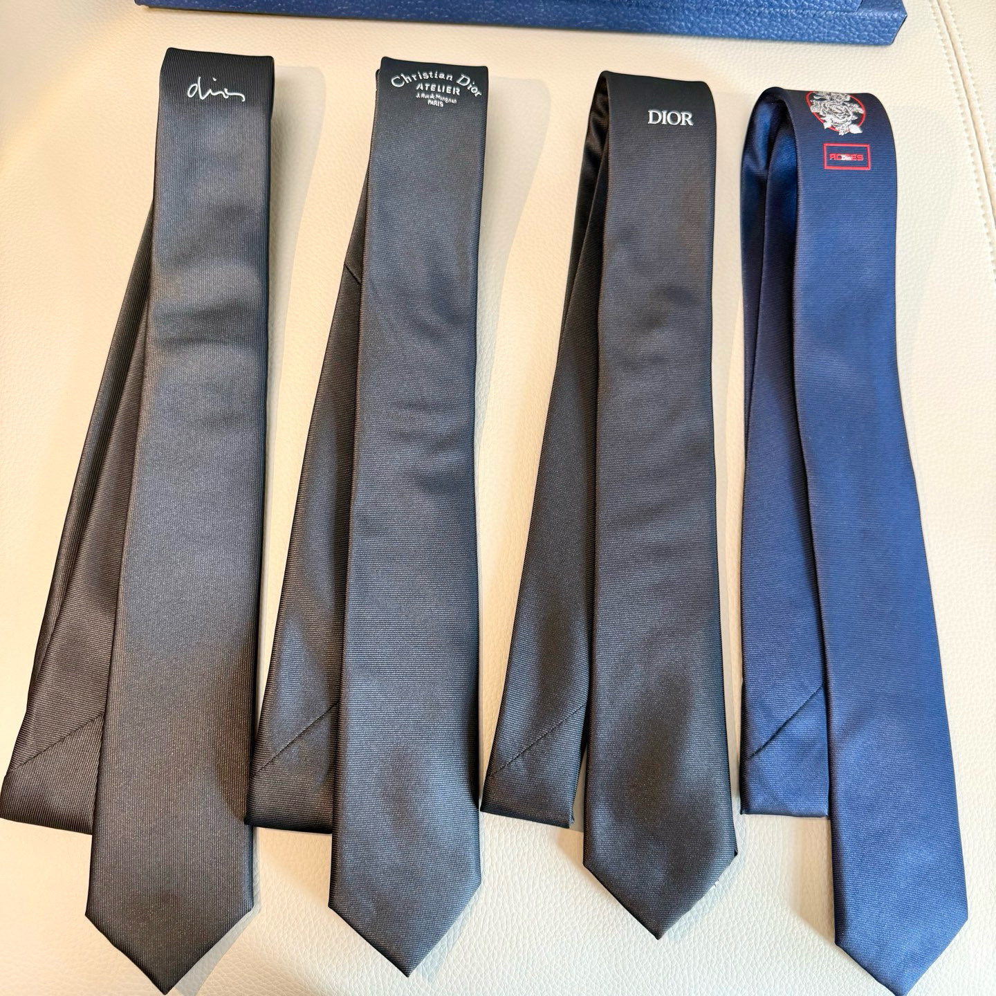 特价💰爆款到👏👏新款迪奥领带 👔👔Dior男士稀有😻😻展现精湛手工与时尚优雅的理想选择，这款采用DO家最