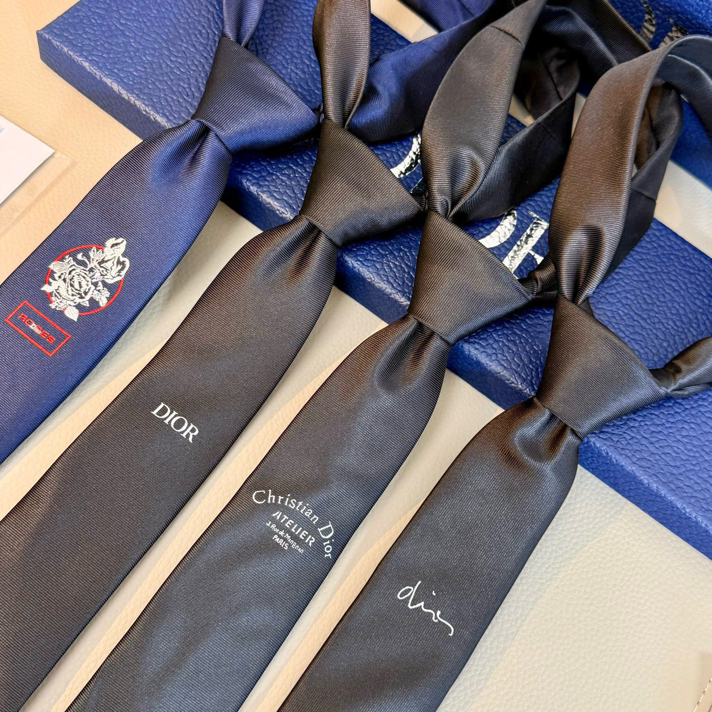 特价💰爆款到👏👏新款迪奥领带 👔👔Dior男士稀有😻😻展现精湛手工与时尚优雅的理想选择，这款采用DO家最