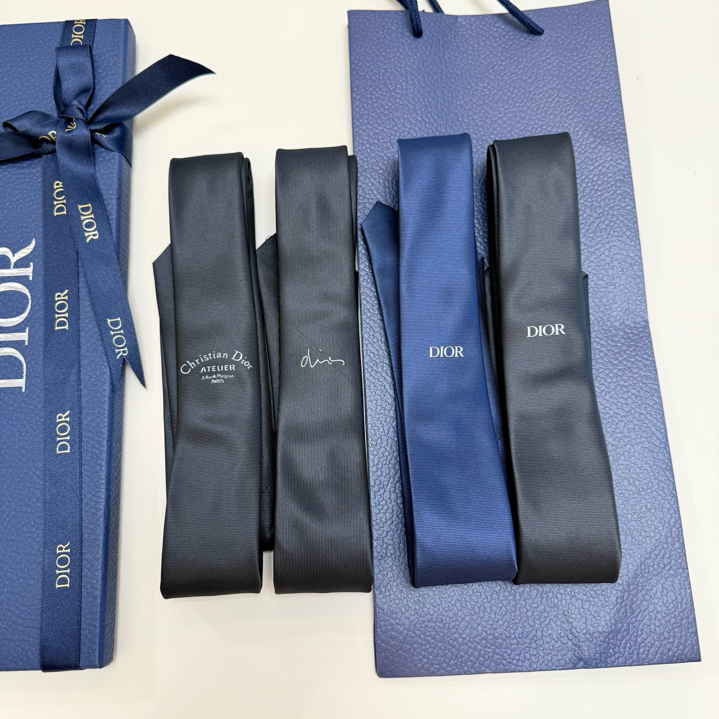 特价💰爆款到👏👏新款迪奥领带 👔👔Dior男士稀有😻😻展现精湛手工与时尚优雅的理想选择，这款采用DO家最