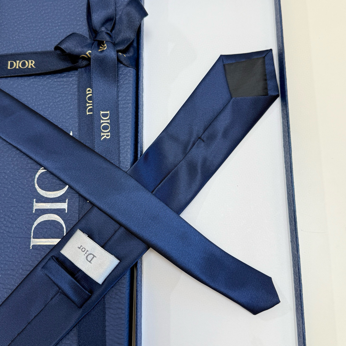 特价💰爆款到👏👏新款迪奥领带 👔👔Dior男士稀有😻😻展现精湛手工与时尚优雅的理想选择，这款采用DO家最