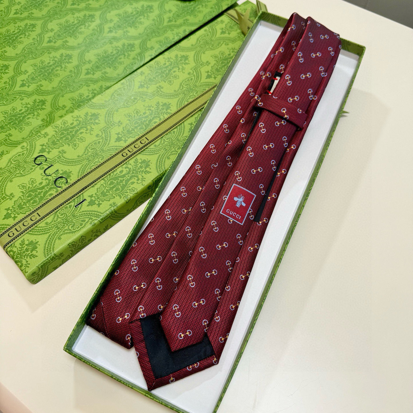 特价💰官方同步古奇男款领带【GG马衔扣领带】👔👔，稀有🐝🐝展现精湛手工与时尚优雅的理想选择，这款领带将标