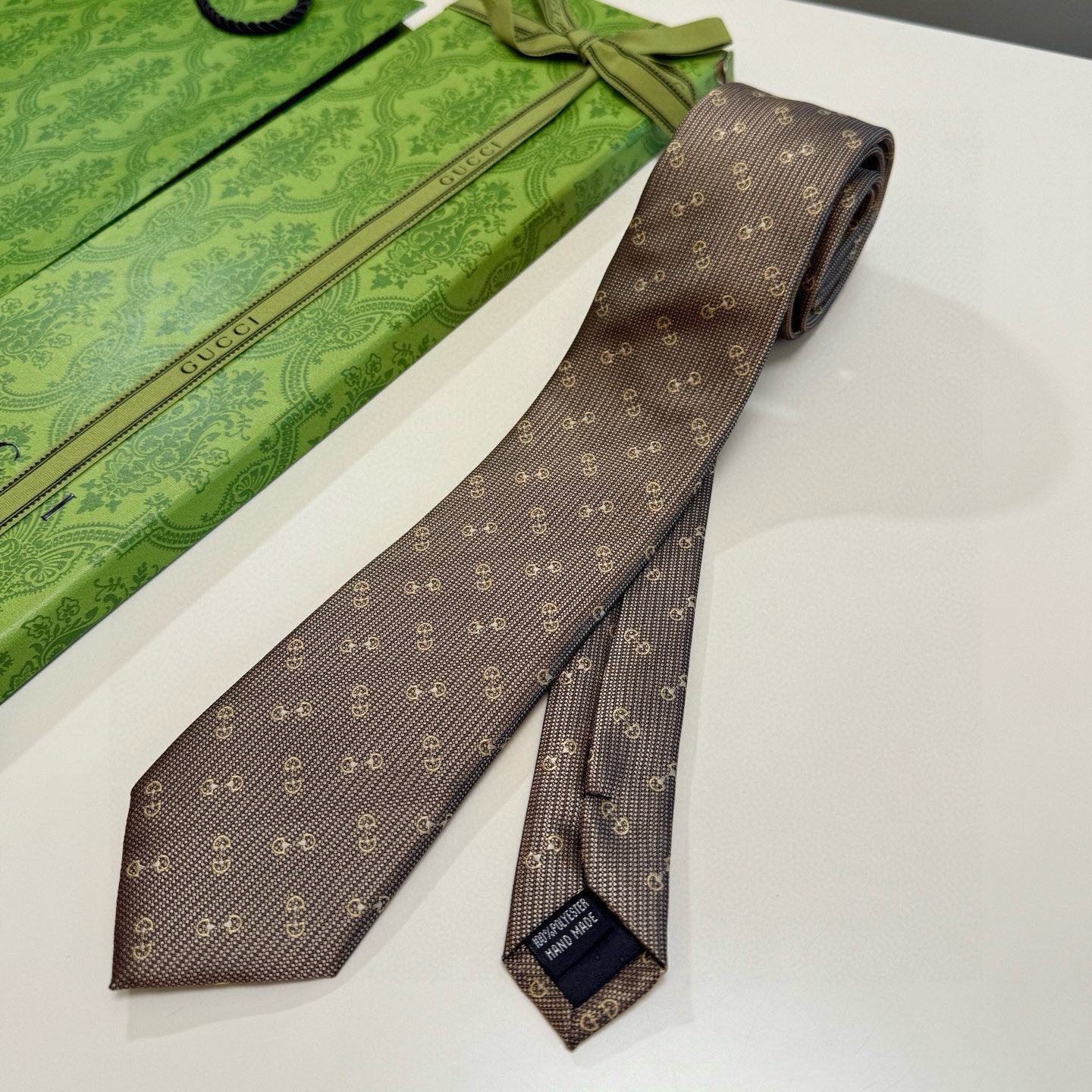 特价💰官方同步古奇男款领带【GG马衔扣领带】👔👔，稀有🐝🐝展现精湛手工与时尚优雅的理想选择，这款领带将标