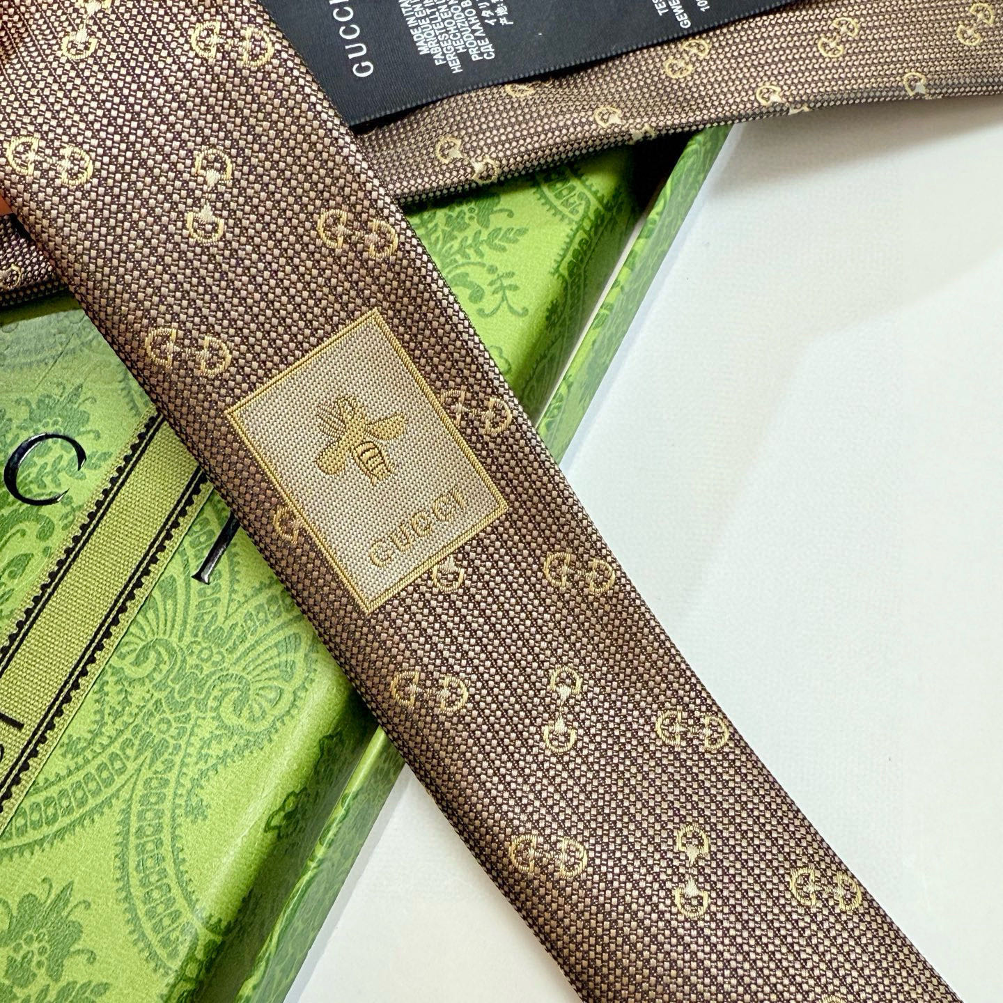 特价💰官方同步古奇男款领带【GG马衔扣领带】👔👔，稀有🐝🐝展现精湛手工与时尚优雅的理想选择，这款领带将标