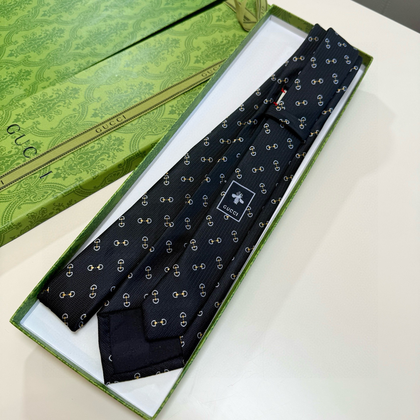 特价💰官方同步古奇男款领带【GG马衔扣领带】👔👔，稀有🐝🐝展现精湛手工与时尚优雅的理想选择，这款领带将标