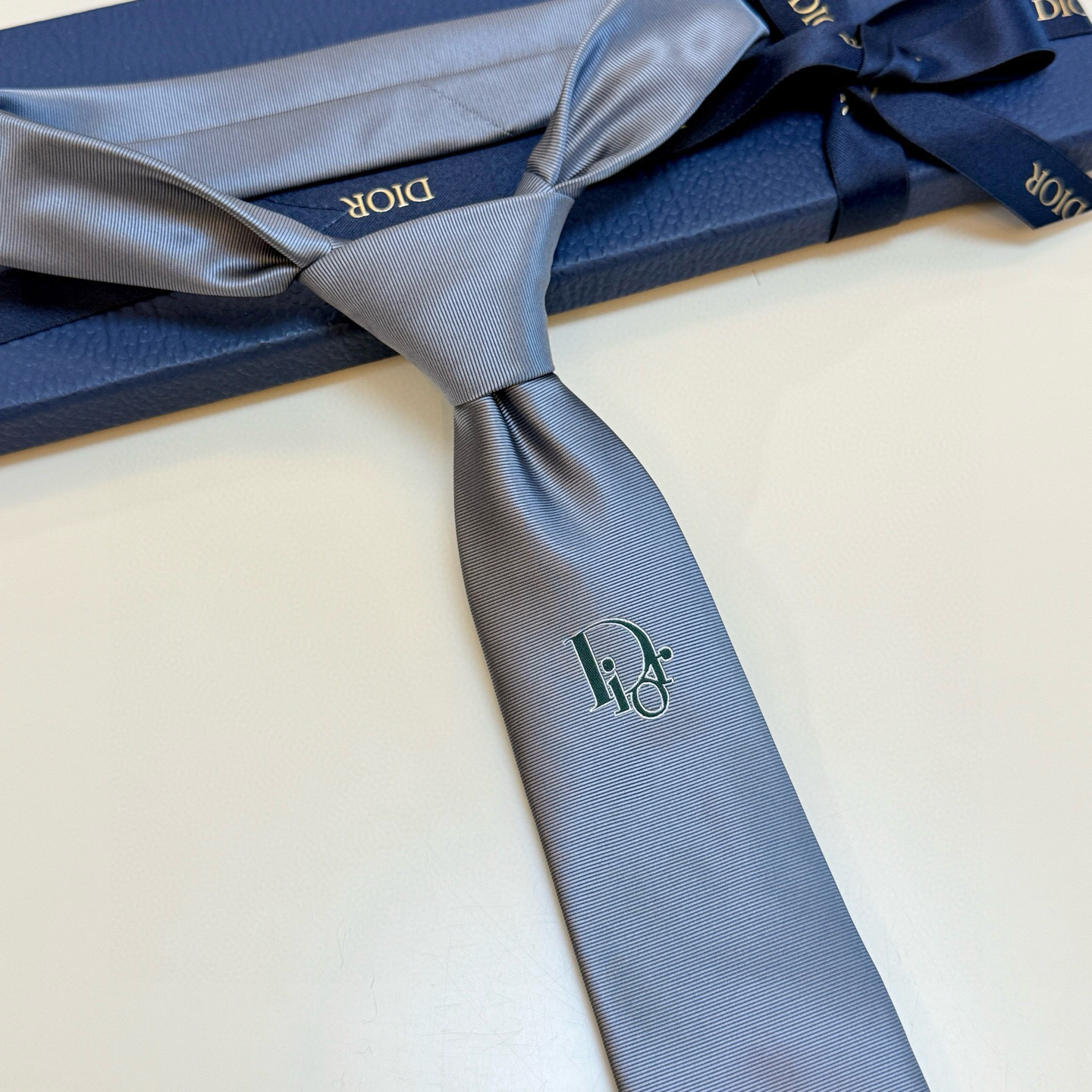 特价💰爆款到👏👏新款迪奥领带 👔👔Dior男士稀有😻😻展现精湛手工与时尚优雅的理想选择，这款采用DO家最