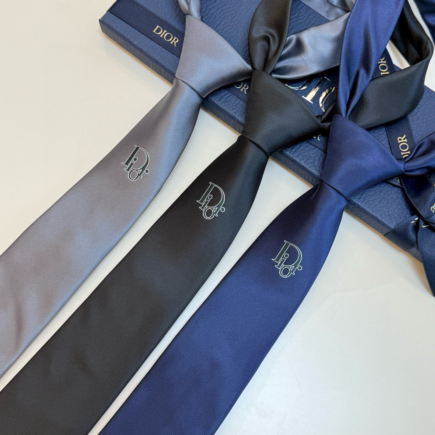 特价💰爆款到👏👏新款迪奥领带 👔👔Dior男士稀有😻😻展现精湛手工与时尚优雅的理想选择，这款采用DO家最