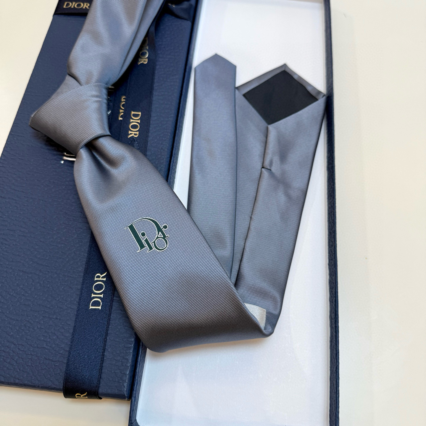 特价💰爆款到👏👏新款迪奥领带 👔👔Dior男士稀有😻😻展现精湛手工与时尚优雅的理想选择，这款采用DO家最