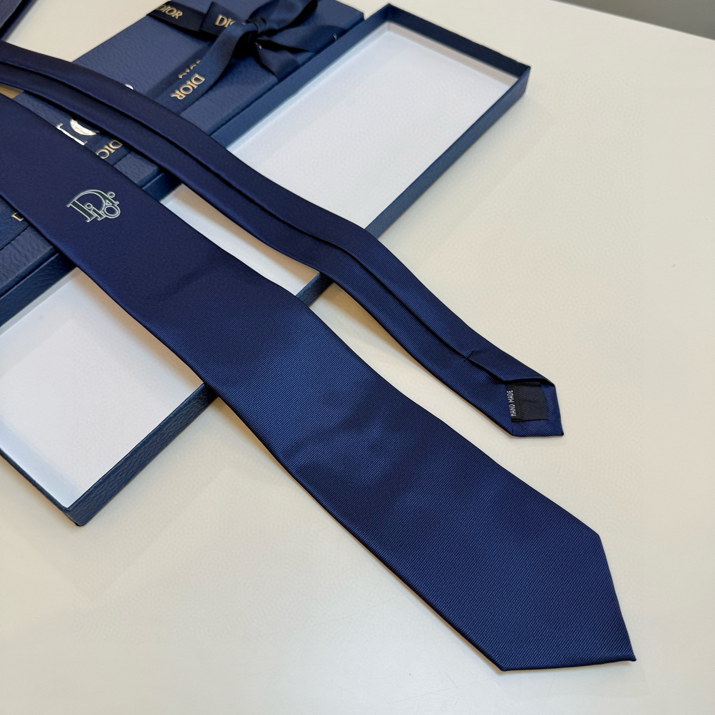 特价💰爆款到👏👏新款迪奥领带 👔👔Dior男士稀有😻😻展现精湛手工与时尚优雅的理想选择，这款采用DO家最