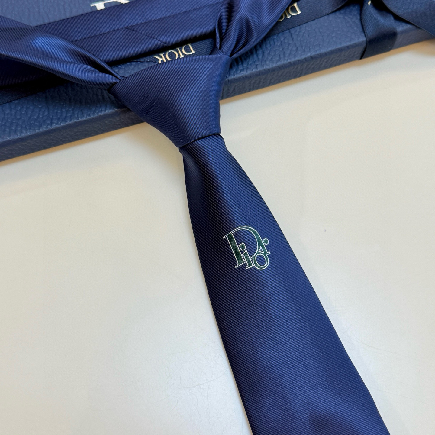 特价💰爆款到👏👏新款迪奥领带 👔👔Dior男士稀有😻😻展现精湛手工与时尚优雅的理想选择，这款采用DO家最