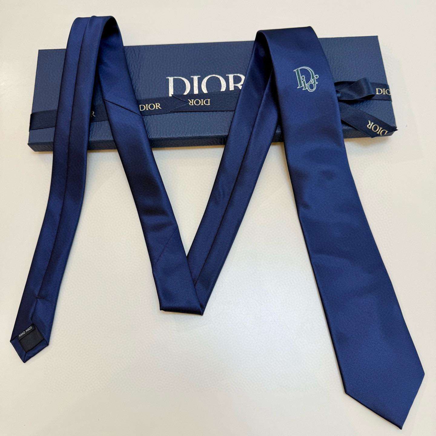 特价💰爆款到👏👏新款迪奥领带 👔👔Dior男士稀有😻😻展现精湛手工与时尚优雅的理想选择，这款采用DO家最