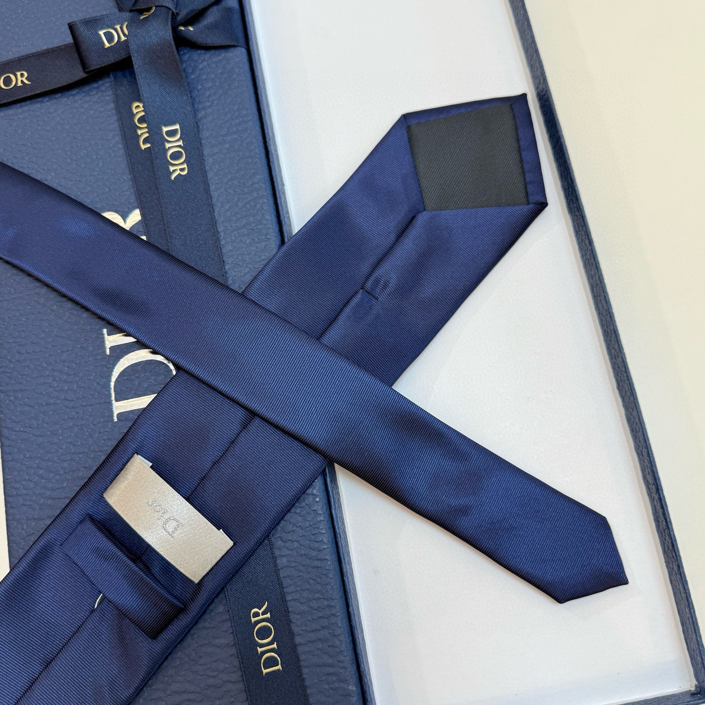 特价💰爆款到👏👏新款迪奥领带 👔👔Dior男士稀有😻😻展现精湛手工与时尚优雅的理想选择，这款采用DO家最