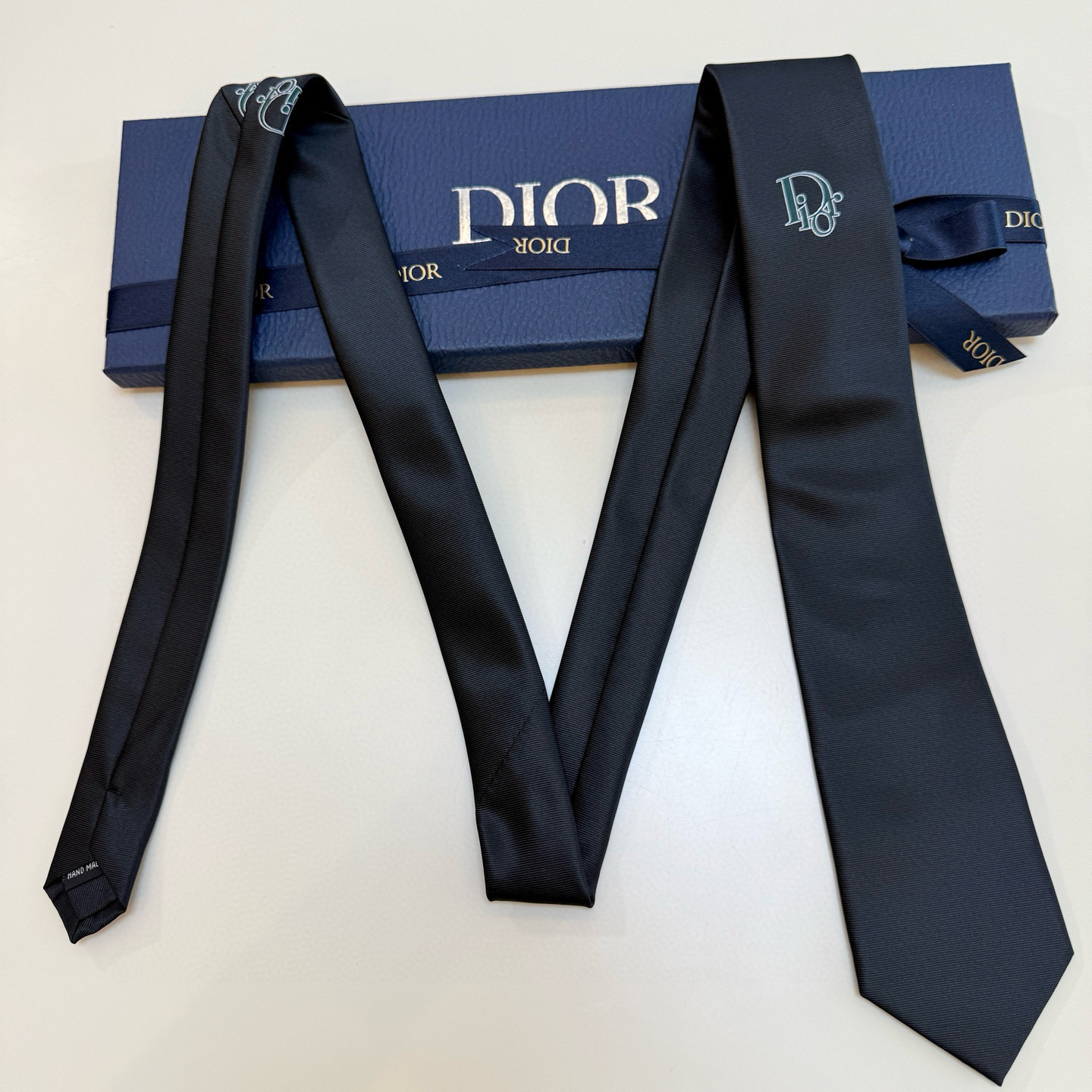特价💰爆款到👏👏新款迪奥领带 👔👔Dior男士稀有😻😻展现精湛手工与时尚优雅的理想选择，这款采用DO家最
