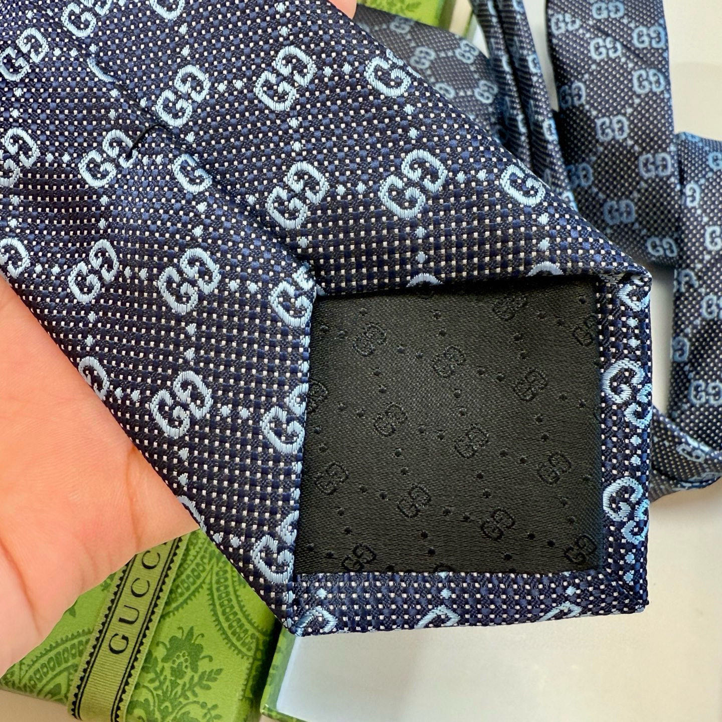 特价💰古奇官方同步新款，稀有采用经典小G LOGO提花展现精湛手工与时尚优雅的理想选择，这款领带将标志性