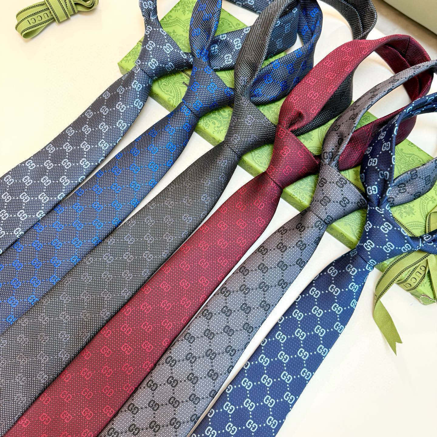 特价💰古奇官方同步新款，稀有采用经典小G LOGO提花展现精湛手工与时尚优雅的理想选择，这款领带将标志性