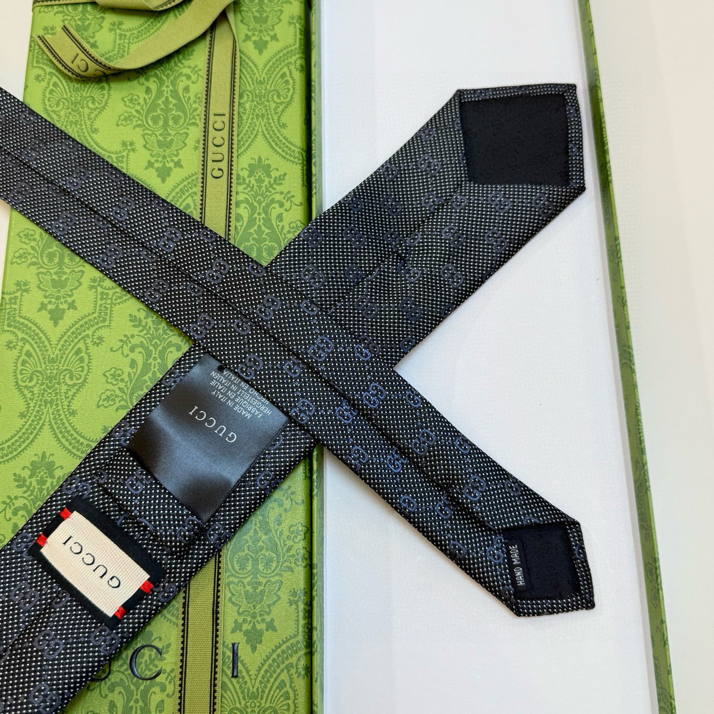 特价💰古奇官方同步新款，稀有采用经典小G LOGO提花展现精湛手工与时尚优雅的理想选择，这款领带将标志性