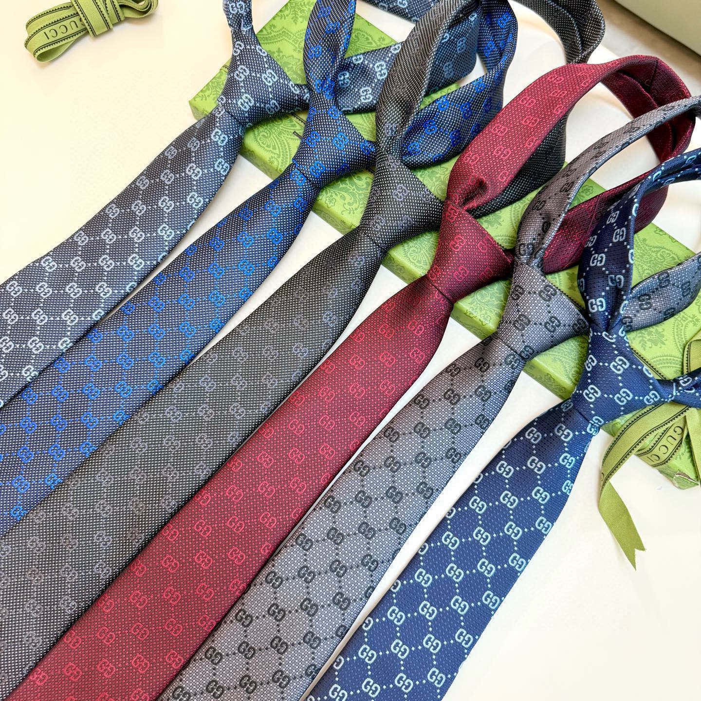 特价💰古奇官方同步新款，稀有采用经典小G LOGO提花展现精湛手工与时尚优雅的理想选择，这款领带将标志性