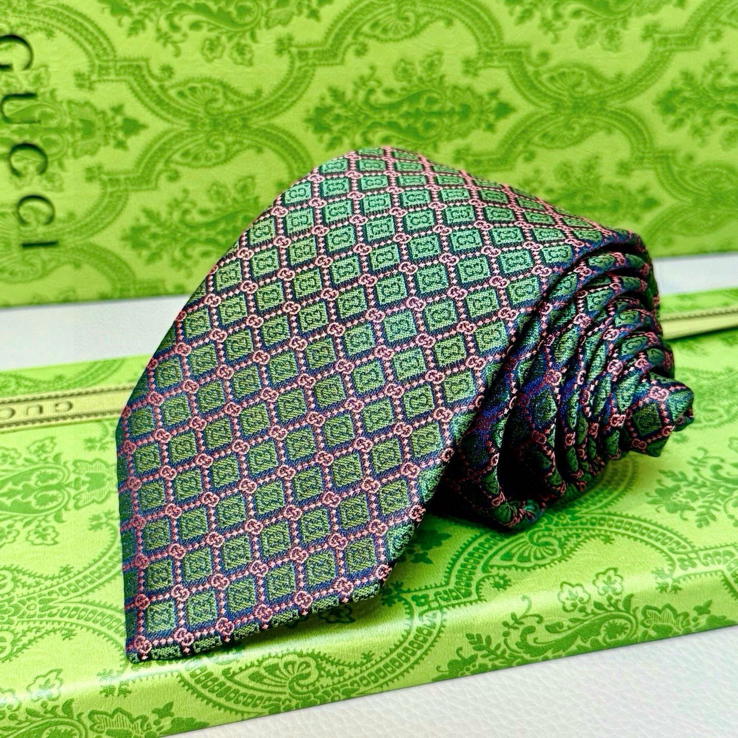特价💰古奇领带【GG菱形图案领带】男士领带👔👔，稀有采用经典小G LOGO提花展现精湛手工与时尚优雅的理