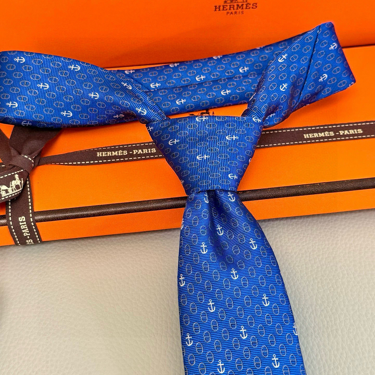 特价💰官方同步新款！三色，爱马仕领带 船锚⚓️男士新款领带系列👔👔，稀有H家每年都有一千条不同印花的领带