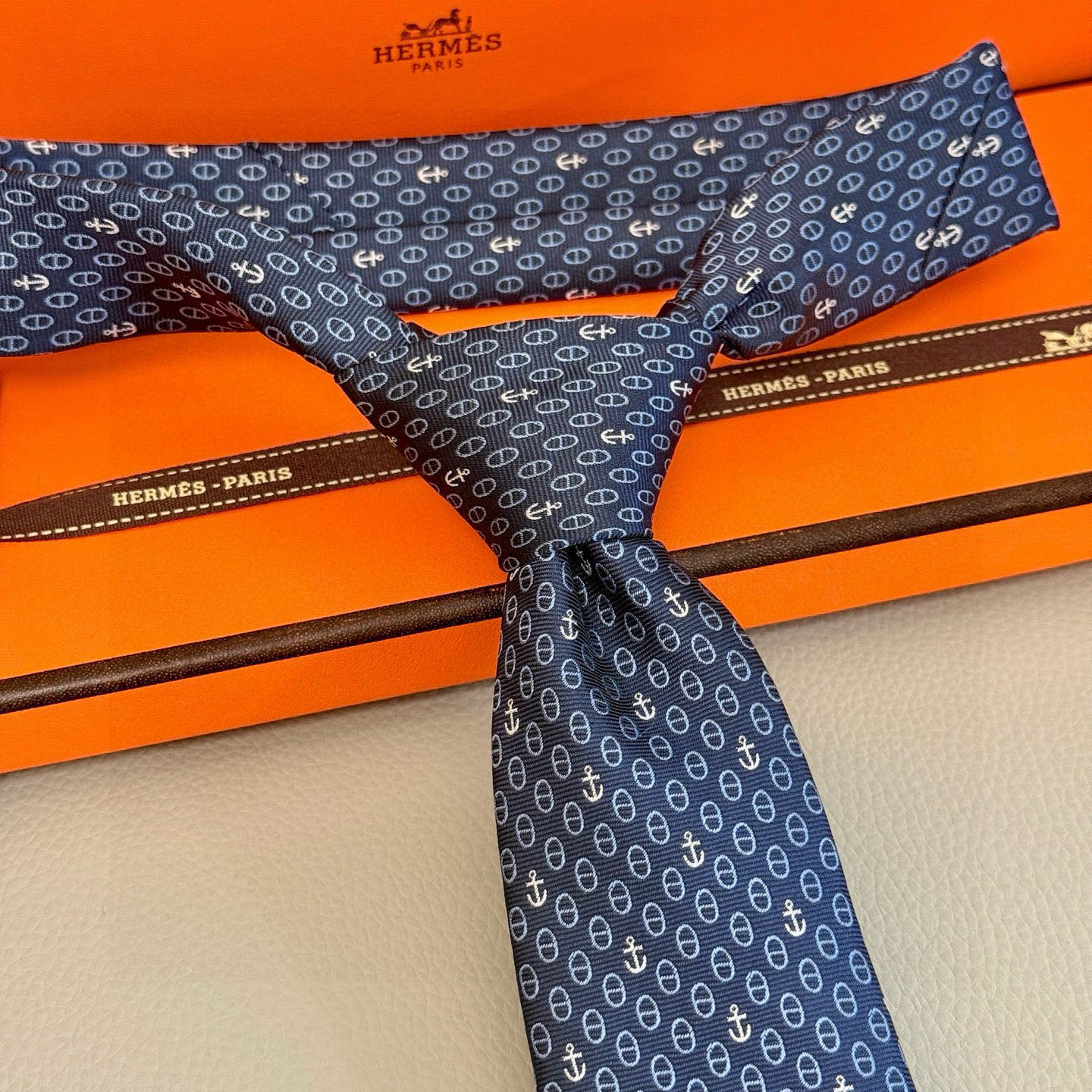 特价💰官方同步新款！三色，爱马仕领带 船锚⚓️男士新款领带系列👔👔，稀有H家每年都有一千条不同印花的领带