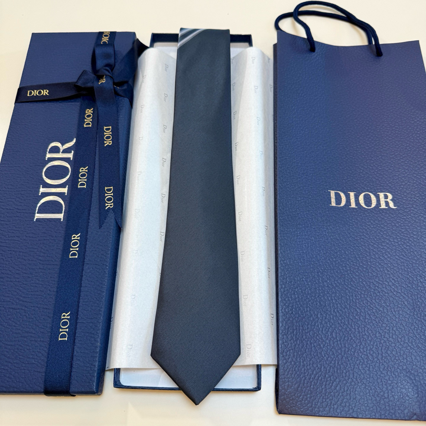 特价💰 Dior家款新领带 👔👔Dior男士CD提领花带 稀有展现精湛工手与时尚优雅理的想选择，这采款用