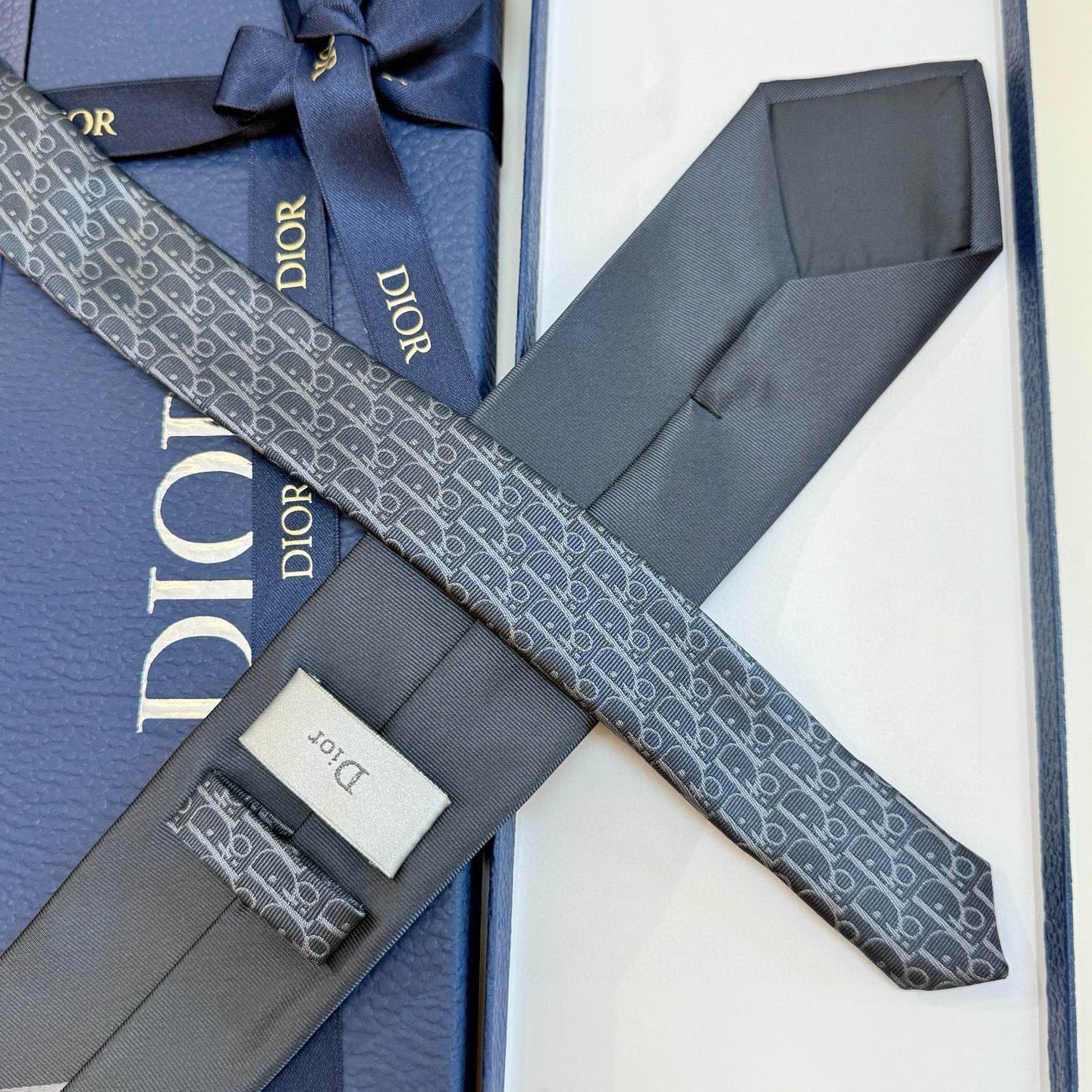 特价💰 Dior家款新领带 👔👔Dior男士CD提领花带 稀有展现精湛工手与时尚优雅理的想选择，这采款用