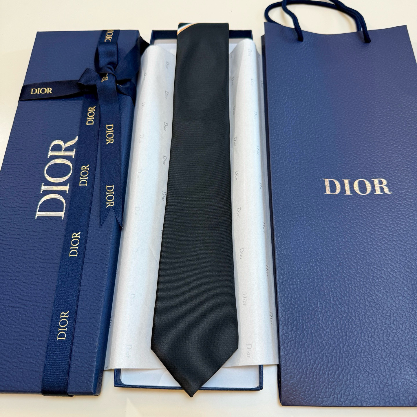 特价💰 Dior家款新领带 👔👔Dior男士CD提领花带 稀有展现精湛工手与时尚优雅理的想选择，这采款用