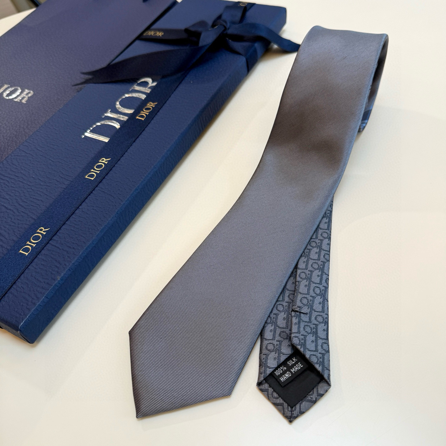 特价💰 Dior家款新领带 👔👔Dior男士CD提领花带 稀有展现精湛工手与时尚优雅理的想选择，这采款用