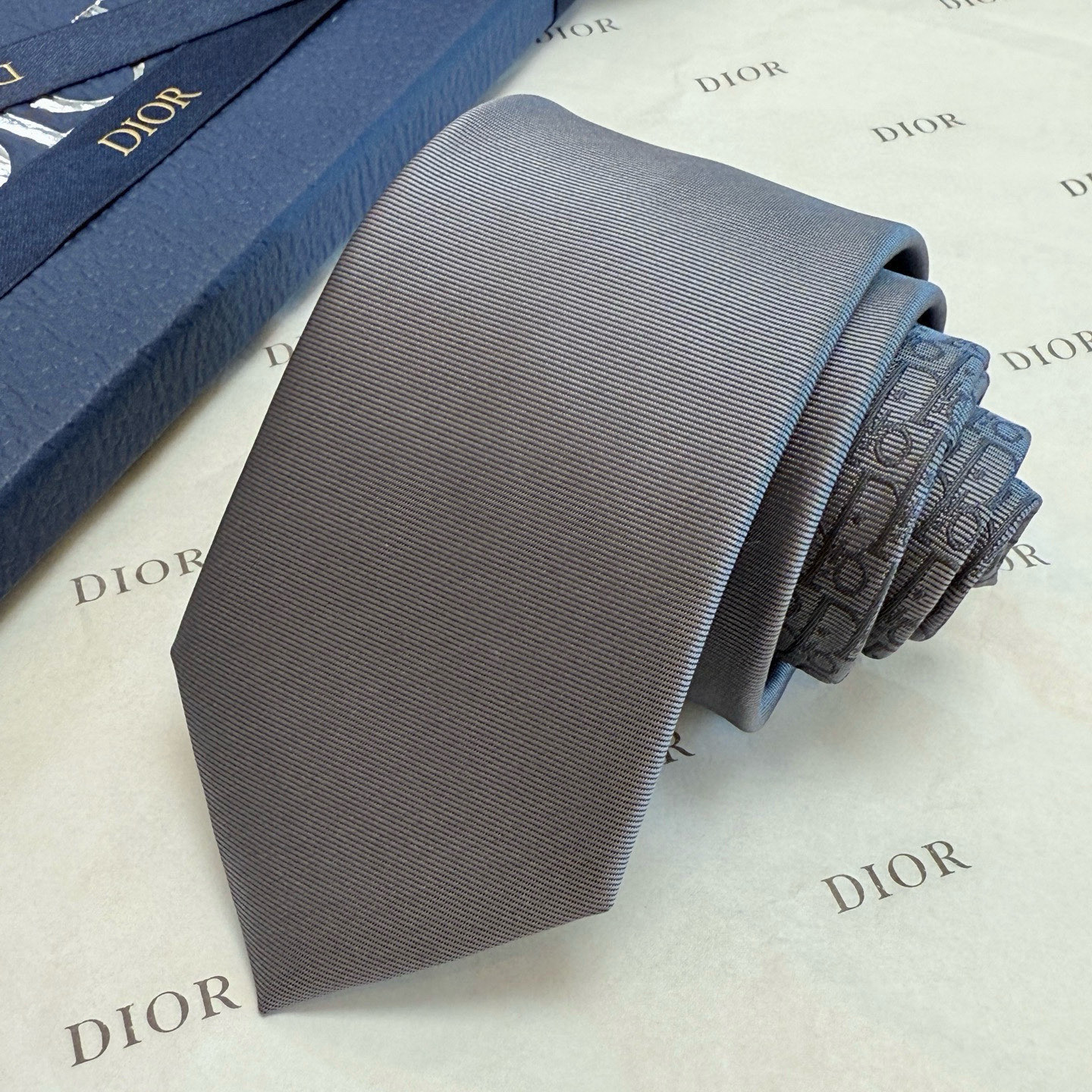 特价💰 Dior家款新领带 👔👔Dior男士CD提领花带 稀有展现精湛工手与时尚优雅理的想选择，这采款用