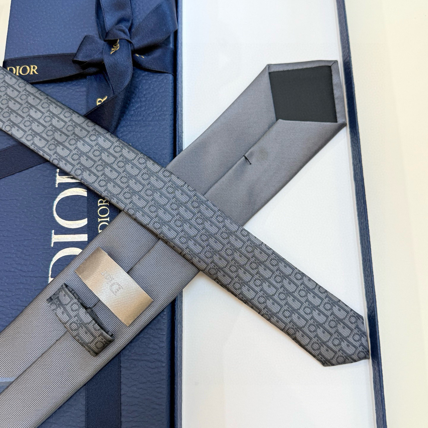 特价💰 Dior家款新领带 👔👔Dior男士CD提领花带 稀有展现精湛工手与时尚优雅理的想选择，这采款用