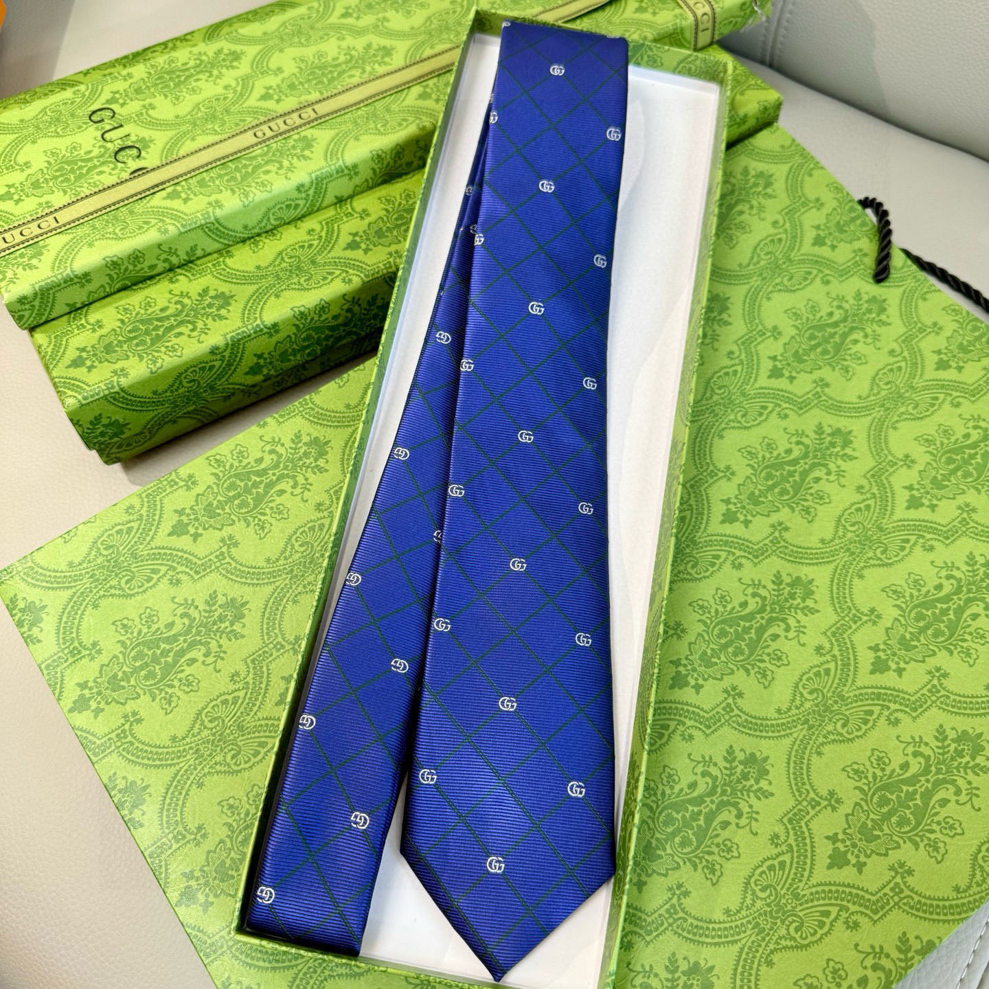 特价💰上新！G家专柜新款男士领带【双G格纹领带】👔👔，稀有采用经典小G 搭配交叉线条格纹展现精湛手工与时