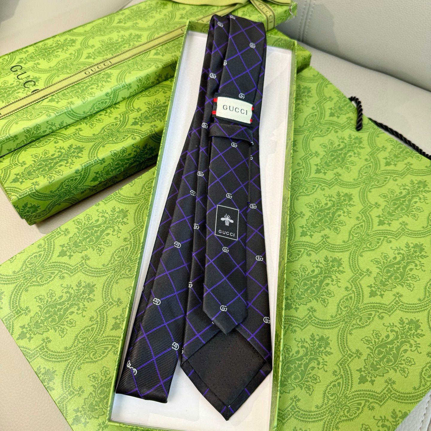 特价💰上新！G家专柜新款男士领带【双G格纹领带】👔👔，稀有采用经典小G 搭配交叉线条格纹展现精湛手工与时