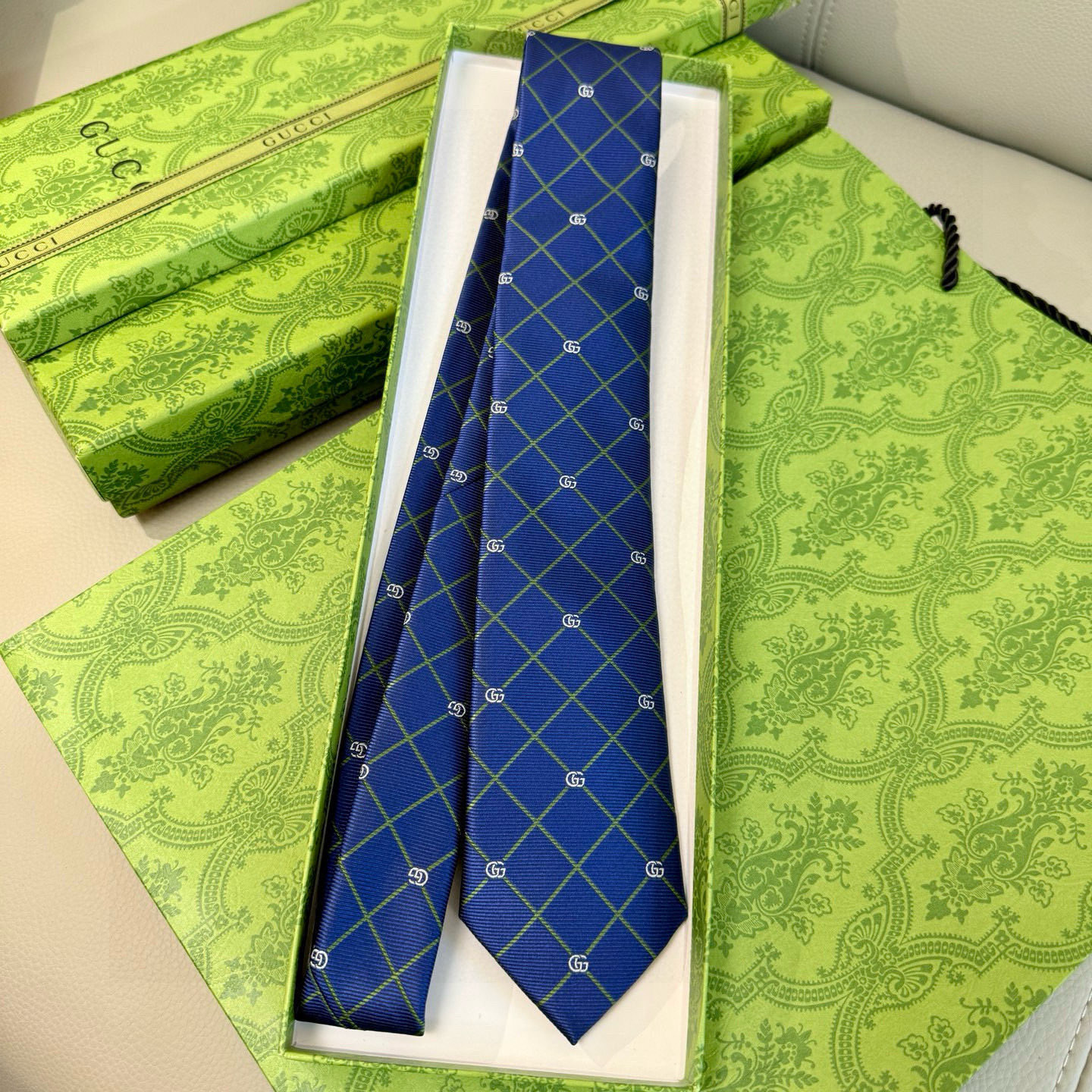 特价💰上新！G家专柜新款男士领带【双G格纹领带】👔👔，稀有采用经典小G 搭配交叉线条格纹展现精湛手工与时