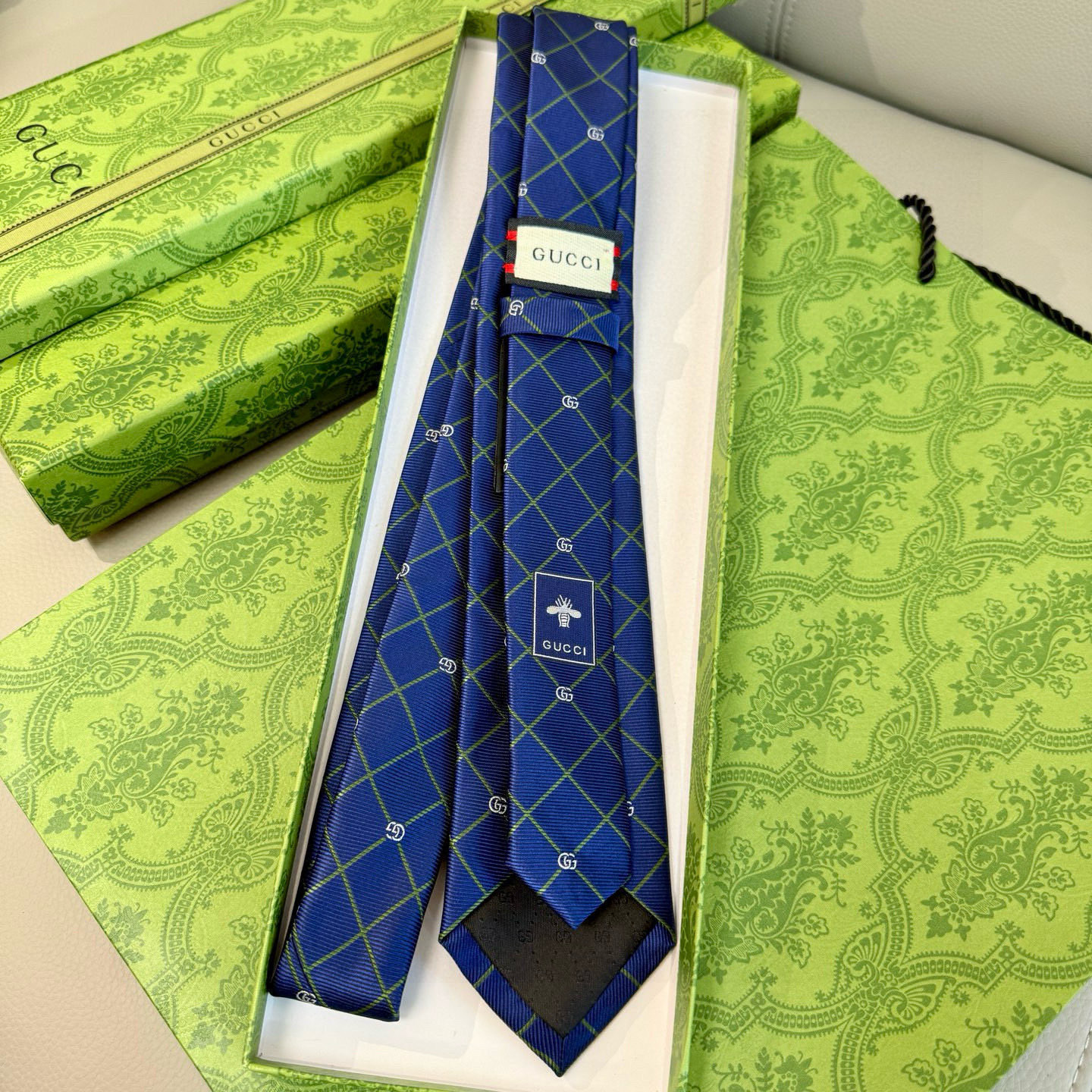 特价💰上新！G家专柜新款男士领带【双G格纹领带】👔👔，稀有采用经典小G 搭配交叉线条格纹展现精湛手工与时