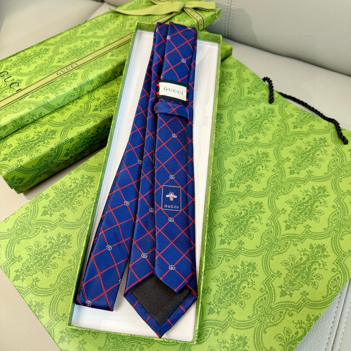 特价💰上新！G家专柜新款男士领带【双G格纹领带】👔👔，稀有采用经典小G 搭配交叉线条格纹展现精湛手工与时
