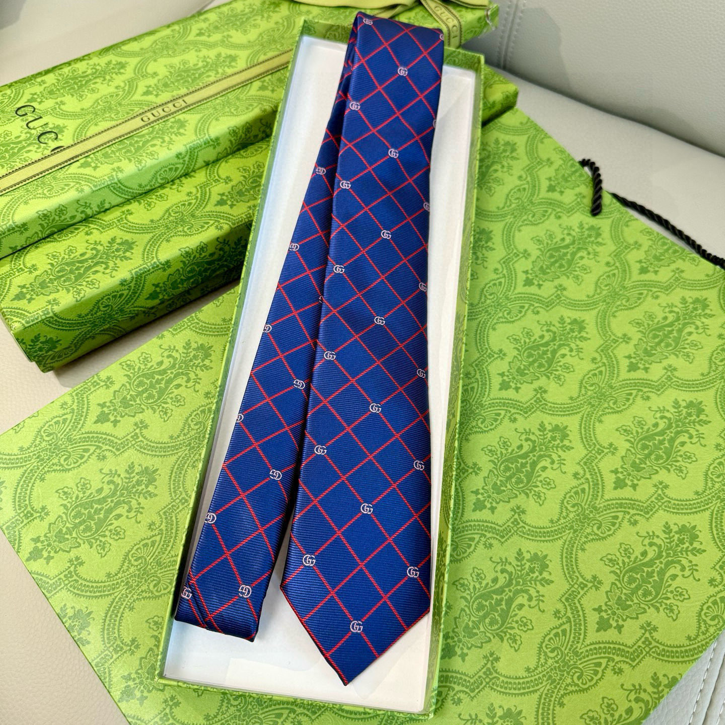 特价💰上新！G家专柜新款男士领带【双G格纹领带】👔👔，稀有采用经典小G 搭配交叉线条格纹展现精湛手工与时