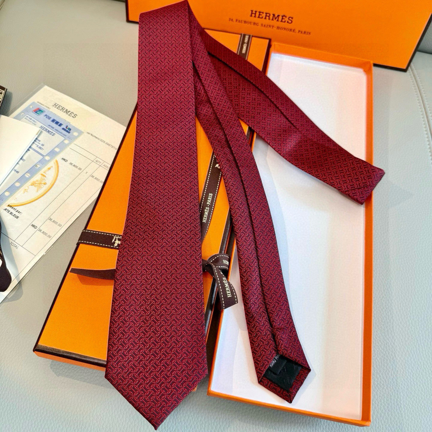 特价💰男士新款领带系列【H环形图案领带】👔👔，稀有H家每年都有一千条不同印花的领带面世，从最初的多以几何