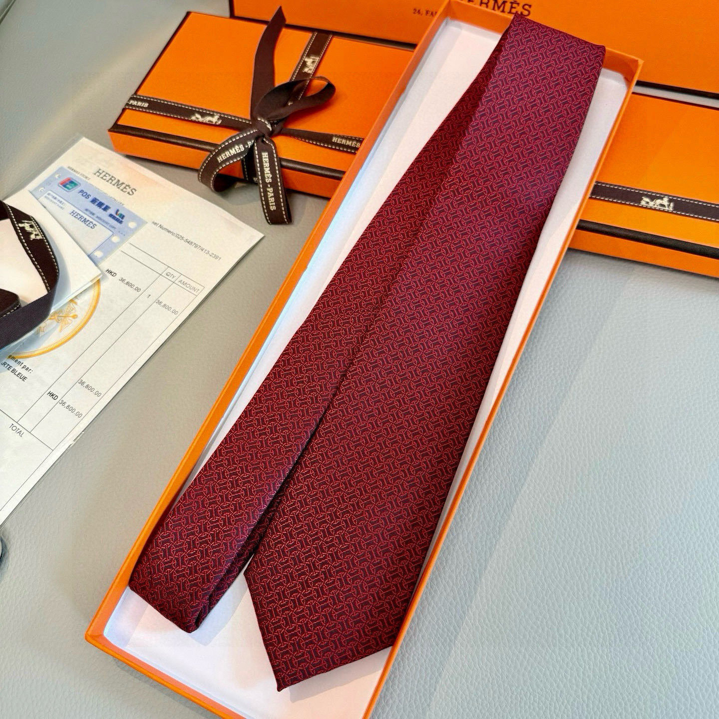 特价💰男士新款领带系列【H环形图案领带】👔👔，稀有H家每年都有一千条不同印花的领带面世，从最初的多以几何