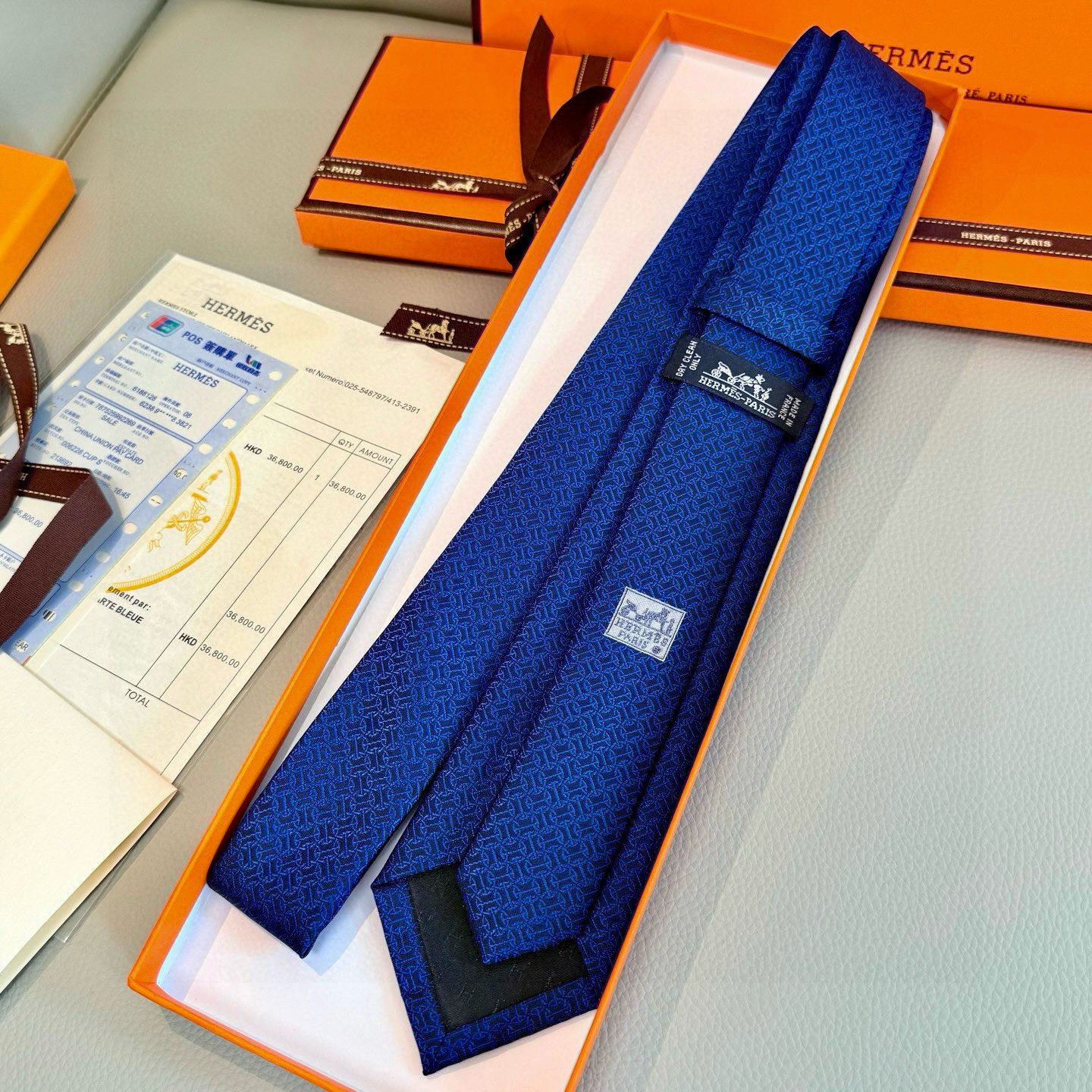 特价💰男士新款领带系列【H环形图案领带】👔👔，稀有H家每年都有一千条不同印花的领带面世，从最初的多以几何