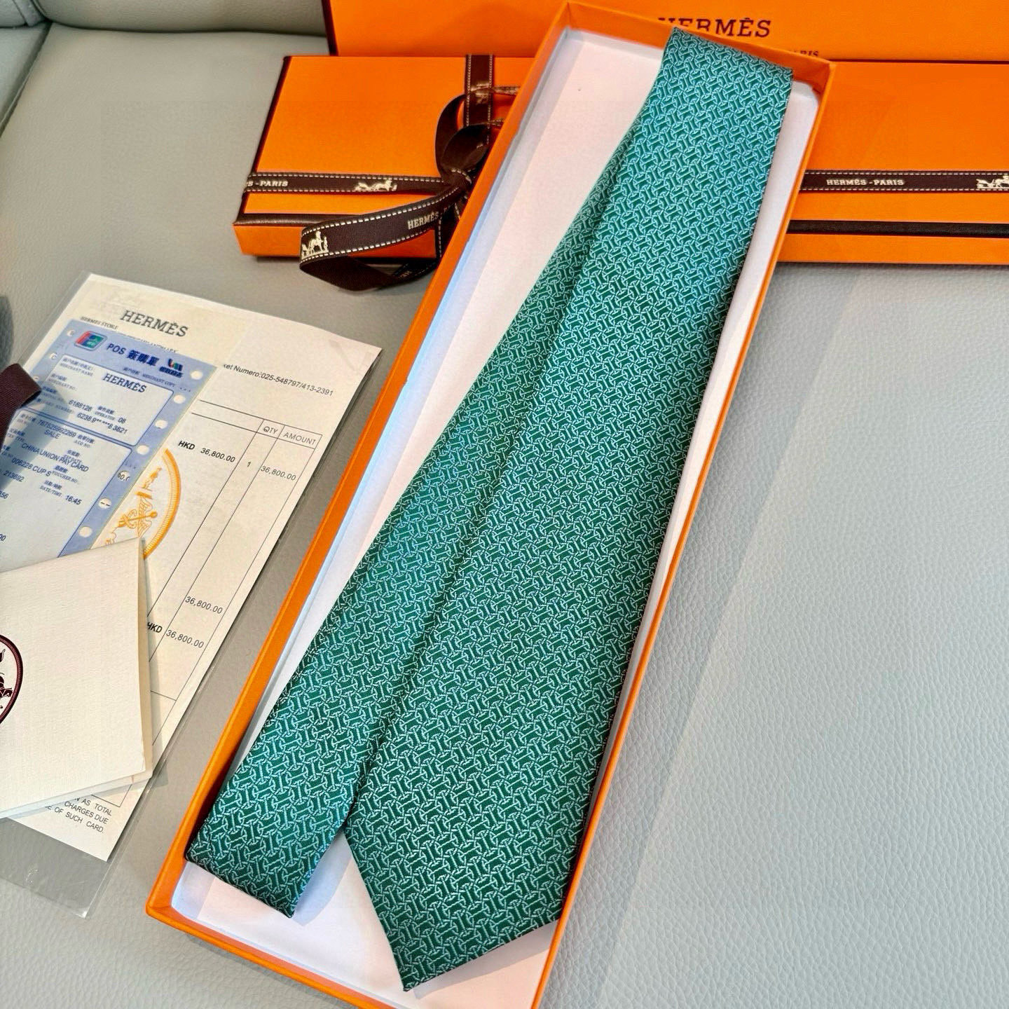 特价💰男士新款领带系列【H环形图案领带】👔👔，稀有H家每年都有一千条不同印花的领带面世，从最初的多以几何