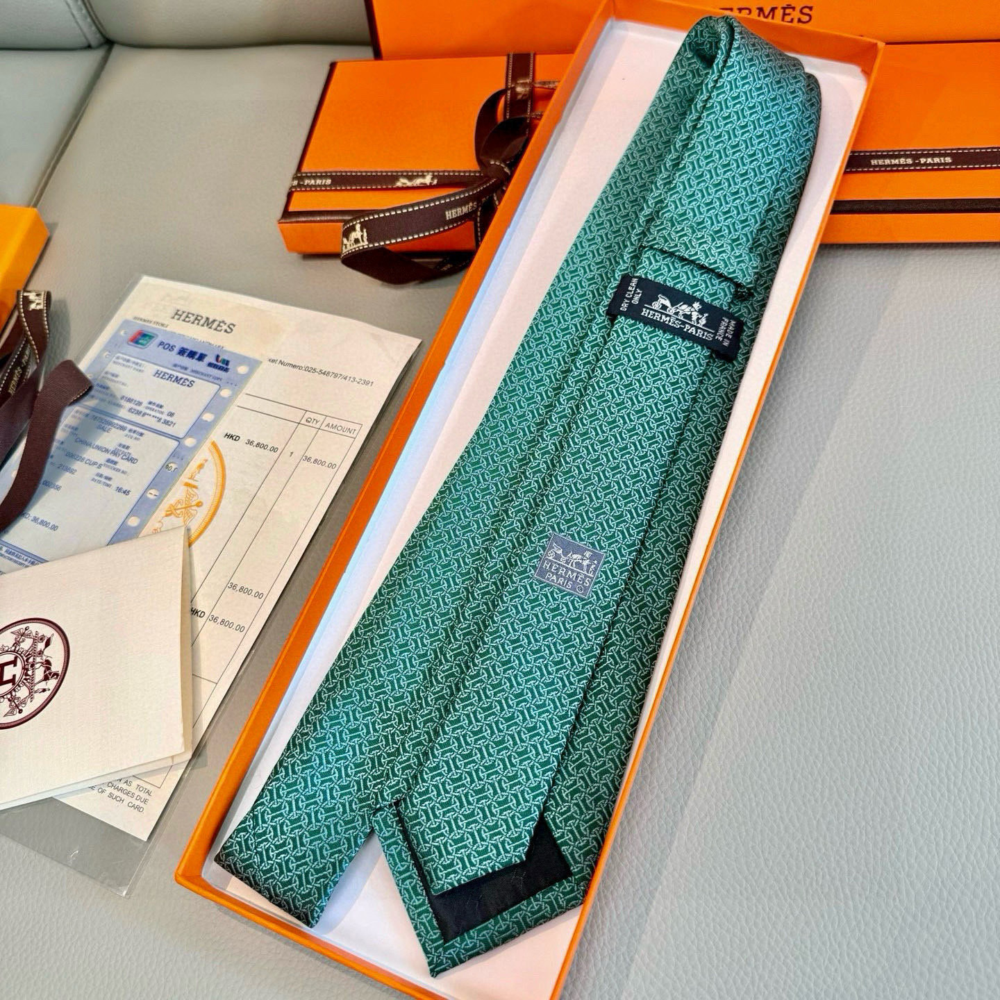 特价💰男士新款领带系列【H环形图案领带】👔👔，稀有H家每年都有一千条不同印花的领带面世，从最初的多以几何